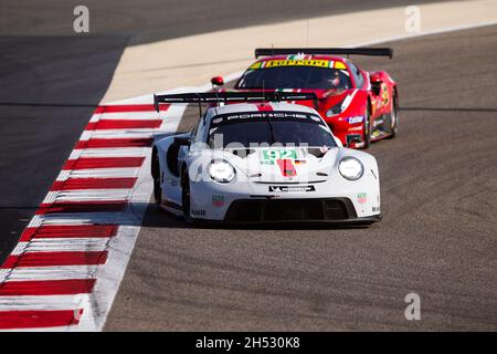 Bahreïn.06e novembre 2021.92 estre Kevin (fra), Jani Neel (che), Christensen Michael (dnk), Porsche GT Team, Porsche 911 RSR - 19, action pendant les 8 heures de Bahreïn, 6ème tour du Championnat mondial d'endurance 2021 de la FIA, FIA WEC, sur le circuit international de Bahreïn, du 4 au 6 novembre 2021 à Sakhir,Bahreïn - photo Joao Filipe / DPPI crédit: DPPI Media / Alay Live News Banque D'Images