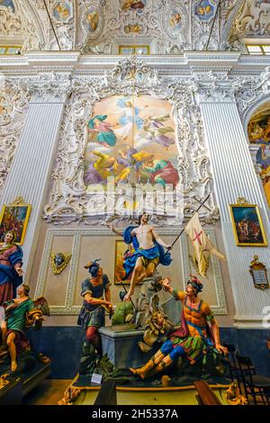 Intérieur de l'église de la Sainte Trinité (Chiesa SS Trinitá() par Corso Cottolengo dans la vieille ville de Bra, province de Cuneo, région du Piémont, n Banque D'Images