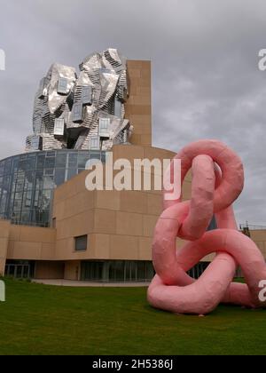 Franz West sculpture Krause Gekrose à la tour Luma de Frank Gehry, Arles, France Banque D'Images