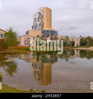 Tour Luma de Frank Gehry, Parc des ateliers, Arles, France Banque D'Images