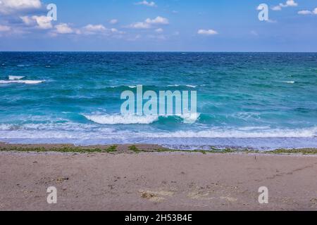 Plage vide dans la ville de Shabla et station balnéaire dans la province de Dobrich sur la côte de la mer Noire, dans le nord-est de la Bulgarie Banque D'Images