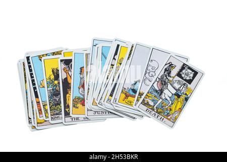 Jeu de cartes de Tarot sur fond blanc Banque D'Images