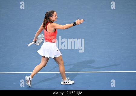 Prague, République tchèque.06e novembre 2021.Daria Kasatkina, de Russie, célèbre la victoire après le match final de la coupe Billie Jean King pour femmes (ex Fed Cup) contre Jil Teichmannin, de Suisse, à Prague, République Tchèque, le 6 novembre 2021.Crédit : Ondrej Deml/CTK photo/Alay Live News Banque D'Images