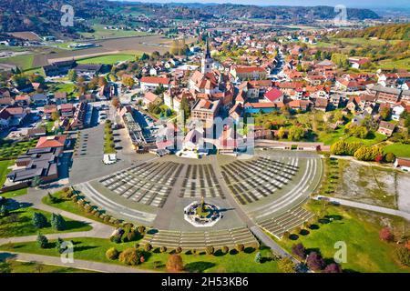 Marija Bistrica sanctuaire église et la colline de Kalvarija vue aérienne, pèlerinage région de Zagorje en Croatie Banque D'Images