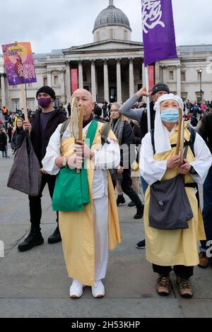 Londres, Royaume-Uni.6 novembre 2021.Des personnes manifestent à la COP26 de la marche pour la justice climatique à Londres.Crédit : Matthew Chattle/Alay Live News Banque D'Images