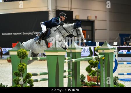 Vérone, Italie.05ème novembre 2021.Denis Lynch pendant la coupe du monde de saut de Longines FEI 2021, équitation internationale à Vérone, Italie, novembre 05 2021 crédit: Agence de photo indépendante/Alamy Live News Banque D'Images