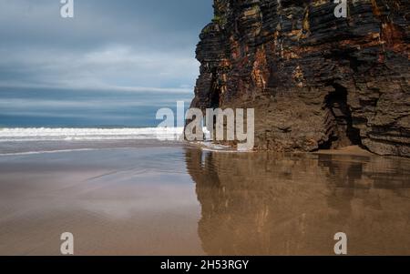 Falaise sur la plage de Ballybunion dans le comté de Kerry Irlande Banque D'Images