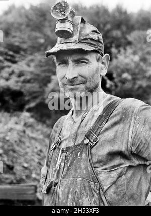 William Giles, Miner-Farmer, tête et épaules Portrait, Union Township, Pennsylvanie, États-Unis, Jack Delano,U.S. Farm Security Administration, U.S. Office of War information Photograph Collection, août 1940 Banque D'Images