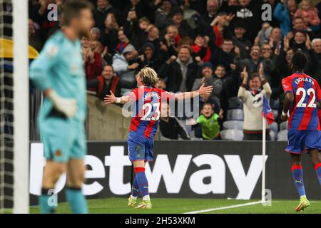 Londres, Royaume-Uni.06e novembre 2021.Conor Gallagher de Crystal Palace a obtenu 2-0 points et célèbre lors du match de la Premier League entre Crystal Palace et Wolverhampton Wanderers à Selhurst Park, Londres, Angleterre, le 6 novembre 2021.Photo de Ken Sparks.Utilisation éditoriale uniquement, licence requise pour une utilisation commerciale.Aucune utilisation dans les Paris, les jeux ou les publications d'un seul club/ligue/joueur.Crédit : UK Sports pics Ltd/Alay Live News Banque D'Images