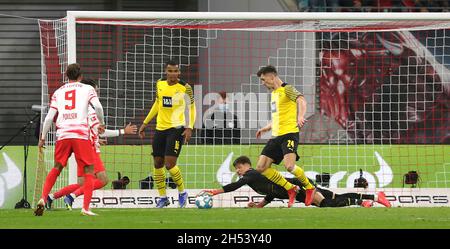 Leipzig, Allemagne.06th Nov, 2021. Firo: 11/06/2021 1er Bundesliga.2021/2022 Soccer: Fuvuball: RBL, Red Bull, RB Leipzig - BVB Borussia Dortmund goalwart Gregor KOBEL, BVB/dpa/Alamy Live News Banque D'Images