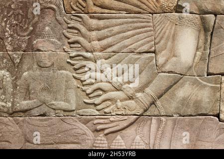 Une sculpture multi-armée d'Avalokiteshvara, la Bodhisattva de compassion, au temple de Banteay Chhmar au Cambodge Banque D'Images