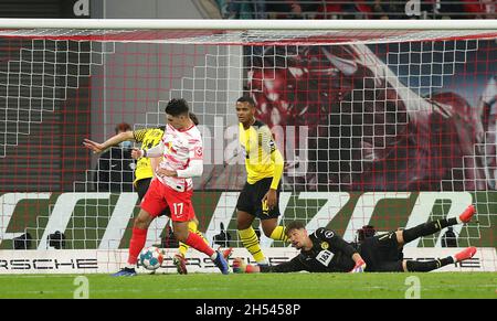 Leipzig, Allemagne.06th Nov, 2021. Firo: 11/06/2021 1er Bundesliga.2021/2022 Soccer: Fuvuball: RBL, Red Bull, RB Leipzig - BVB Borussia Dortmund goalwart Gregor KOBEL, BVB/dpa/Alamy Live News Banque D'Images