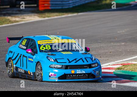 68 Ehrlacher Yann (fra), Cyan Racing Lynk & Co, Lync & Co 03 TCR, action lors de la course WTCR 2021 de la FIA en Italie, 7e manche de la coupe du monde de tourisme 2021 de la FIA, sur le circuit International d'Adria, du 6 au 7 novembre 2021 à Adria, Italie - photo :Clément Luck/DPPI/LiveMedia Banque D'Images