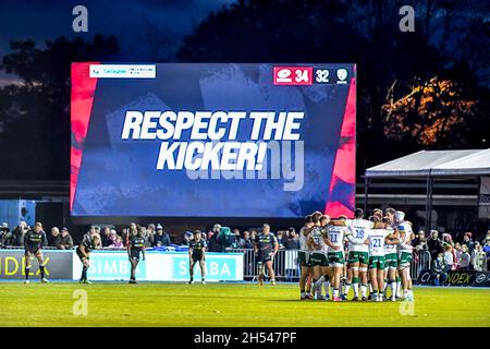 Londres, Royaume-Uni.6 novembre 2021.Le dernier coup de pied du match des London Irish au niveau bing et gagnez une égalité dans le match de rugby Gallagher Premiership entre Saracens et London Irish au stade StoneX, Londres, Angleterre, le 6 novembre 2021.Photo de Phil Hutchinson.Utilisation éditoriale uniquement, licence requise pour une utilisation commerciale.Aucune utilisation dans les Paris, les jeux ou les publications d'un seul club/ligue/joueur.Crédit : UK Sports pics Ltd/Alay Live News Banque D'Images