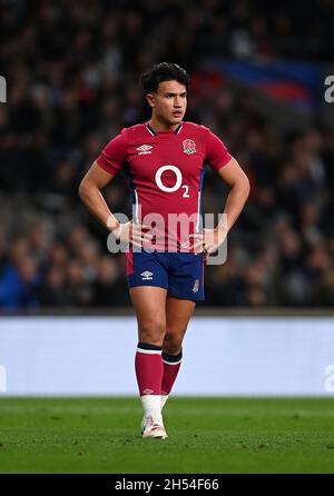 Twickenham, Royaume-Uni.06e novembre 2021.Série des nations d'automne.Angleterre V Tonga.Stade de Twickenham.Twickenham.Marcus Smith (Angleterre).Credit: Sport en images/Alamy Live News Banque D'Images