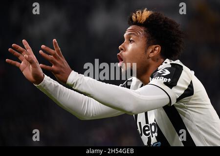 Turin, Italie.06e novembre 2021.Weston McKennie, de Juventus FC, réagit lors de la série Un match de football 2021/2022 entre Juventus FC et ACF Fiorentina au stade Juventus de Turin (Italie), le 6 novembre 2021.Photo Federico Tardito/Insidefoto Credit: Insidefoto srl/Alay Live News Banque D'Images