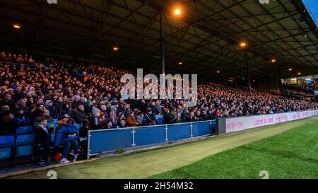 Luton, Royaume-Uni.25 juin 2021.Luton Town Supporters lors du match de championnat Sky Bet entre Luton Town et Stoke City à Kenilworth Road, Luton, Angleterre, le 6 novembre 2021.Photo de David Horn.Crédit : Prime Media Images/Alamy Live News Banque D'Images