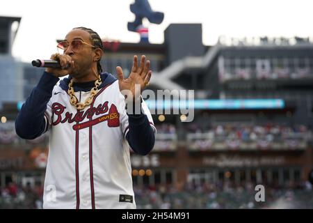 Atlanta, États-Unis.05ème novembre 2021.Ludacris, originaire d'Atlanta, se produit lors d'une cérémonie après un défilé pour célébrer le Championnat du monde de séries pour les Braves d'Atlanta au Truist Park à Atlanta, en Géorgie, le 5 novembre 2021.Crédit: Sanjeev Singhal/l'accès photo crédit: L'accès photo/Alamy Live News Banque D'Images