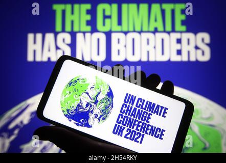 Ukraine.06e novembre 2021.Sur cette photo, le logo de la 26e Conférence des Nations Unies sur les changements climatiques (COP26) de la Conférence des Nations Unies sur les changements climatiques de 2021 est visible sur un smartphone.(Photo de Pavlo Gonchar/SOPA Images/Sipa USA) crédit: SIPA USA/Alay Live News Banque D'Images