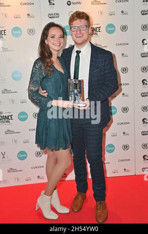 Rebecca Hanssen, Luke Cutforth a assisté à la noyade d'Arthur Braxton - première mondiale à Curzon Soho, 2021-11-06, Londres, Royaume-Uni.Crédit : Picture Capital/Alamy Live News Banque D'Images