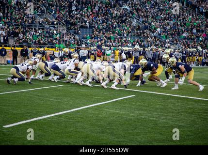 South Bend, Indiana, États-Unis.06e novembre 2021.Une vue d'ensemble lors du match de football de la NCAA entre les midshipmen de la Marine et les combattants irlandais de notre Dame au stade notre Dame de South Bend, Indiana.Notre Dame défait la Marine 34-6.John Mersiits/CSM/Alamy Live News Banque D'Images