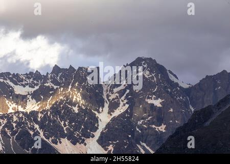 Alpes du sud de la Nouvelle-Zélande.Pierres et falaises abruptes de l'île du Sud.Nouvelle-Zélande Banque D'Images