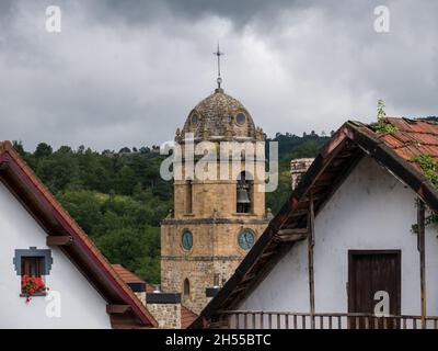 Tour d'église de Jaurrieta, Navarre, Espagne Banque D'Images