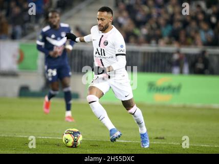 Neymar Jr de PSG lors du championnat français Ligue 1 match de football entre Girondins de Bordeaux et Paris Saint-Germain le 6 novembre 2021 au stade Matmut Atlantique à Bordeaux, France - photo : Jean Catuffe/DPPI/LiveMedia Banque D'Images