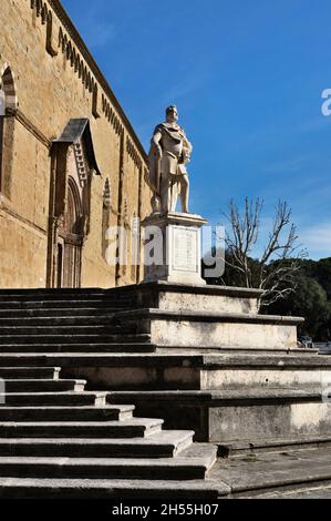 Arezzo , Toscane , Italie , cathédrale de San Donato et Pietro avec la statue en marbre du Grand-Duc Ferdinando I Banque D'Images