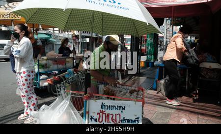 Khaosan Road aka Khao San Road Area Tourist attraction Bangkok Thaïlande Banque D'Images