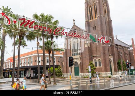 Manly Beach, banlieue de Sydney, a suspendu les décorations de Noël début novembre pour lever le confinement de l'après-spectacle Spirit Covid 19, Sydney, Nouvelle-Galles du Sud, Australie Banque D'Images