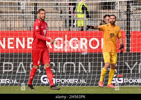 ALMERE, PAYS-BAS - NOVEMBRE 7 : gardien de but Agil Etemadi de Almere City FC pendant le match néerlandais de Keukenkampidivisioenie entre Almere City et ADO Den Haag à Yanmar Stadion le 7 novembre 2021 à Almere, pays-Bas (photo de Patrick Goosen/Orange Pictures) Banque D'Images