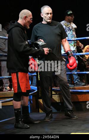 ATLANTIC CITY, NJ - NOVEMBRE 6: The Sandman dans son match contre Hazel Roche à Celebrity Boxe à l'Hôtel Showboat à Atlantic City, New Jersey, le 6 novembre 2021.Crédit : Starshooter/MediaPunch Banque D'Images