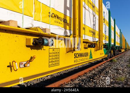 Schwaiger Holzindustrie wagons de marchandises chargés de bois sciés Banque D'Images