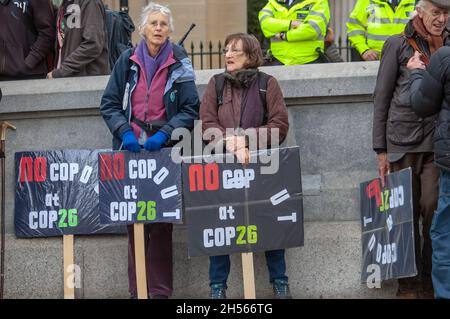 Trafalgar Square, Londres, Royaume-Uni.6 novembre 2021.Les manifestants à l'événement de la Journée mondiale de la justice climatique, qui s'est tenu en même temps que la CdP 26.Crédit : Jessica Girvan/Alay Live News Banque D'Images