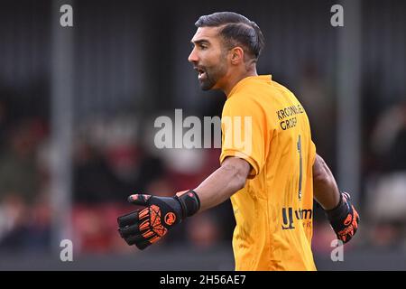 ALMERE, PAYS-BAS - NOVEMBRE 7 : gardien de but Agil Etemadi de Almere City FC pendant le match néerlandais de Keukenkampidivisioenie entre Almere City et ADO Den Haag à Yanmar Stadion le 7 novembre 2021 à Almere, pays-Bas (photo de Patrick Goosen/Orange Pictures) Banque D'Images