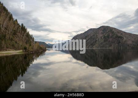Belle vue le matin.Lieux sauvages sur la rivière Yenisei en Sibérie Banque D'Images