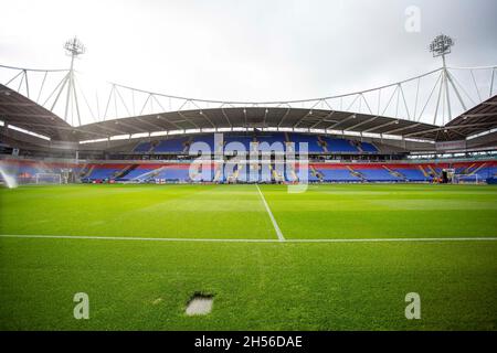 Bolton, Royaume-Uni.7 novembre 2021.Vue générale du stade de l'Université de Bolton .Le match de la coupe FA du 1er tour entre Bolton Wanderers et Stockport County au stade de l'Université de Bolton, Bolton, Angleterre, le 7 novembre 2021.Photo de Mike Morese.Utilisation éditoriale uniquement, licence requise pour une utilisation commerciale.Aucune utilisation dans les Paris, les jeux ou les publications d'un seul club/ligue/joueur.Crédit : UK Sports pics Ltd/Alay Live News Banque D'Images