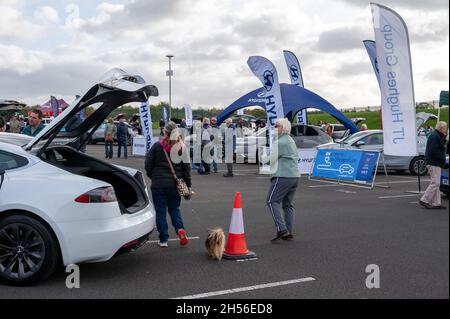 Les exposants du Shropshire Goes Electric Day se tiennent au Shrewsbury Town football Club, Montgomery Waters Meadow. Banque D'Images