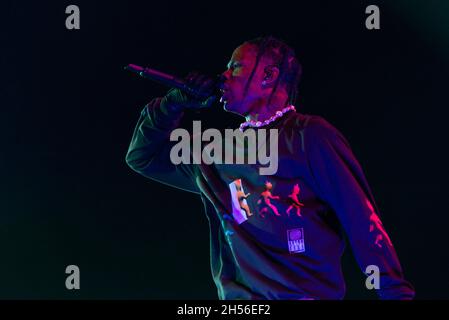 Houston, États-Unis.05ème novembre 2021.Travis Scott se produit à son troisième festival annuel Astroworld à Houston, au Texas, le vendredi 5 novembre 2021.Le festival s'est terminé tôt avec la mort tragique de 8 personnes vendredi soir.Les fonctionnaires ont annulé le reste du festival.(Photo de Jennifer Lake/Sipa USA) crédit: SIPA USA/Alay Live News Banque D'Images