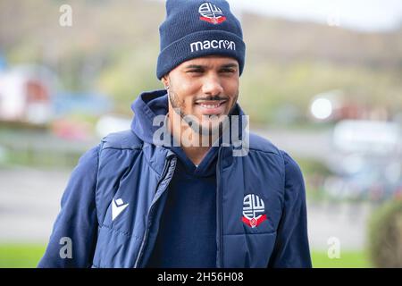 Bolton, Royaume-Uni.7 novembre 2021.Elias Kachunga de Bolton Wanderers arrivant au stade.Le match de la coupe FA du 1er tour entre Bolton Wanderers et Stockport County au stade de l'Université de Bolton, Bolton, Angleterre, le 7 novembre 2021.Photo de Mike Morese.Utilisation éditoriale uniquement, licence requise pour une utilisation commerciale.Aucune utilisation dans les Paris, les jeux ou les publications d'un seul club/ligue/joueur.Crédit : UK Sports pics Ltd/Alay Live News Banque D'Images