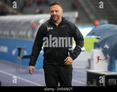 Berlin, Allemagne.07th nov. 2021.Football, Bundesliga, Matchday 11, Hertha BSC - Bayer Leverkusen, Olympiastadion: L'entraîneur de Hertha Pal Dardai arrive au stade.Credit: Andreas Gora/dpa/Alay Live News Banque D'Images