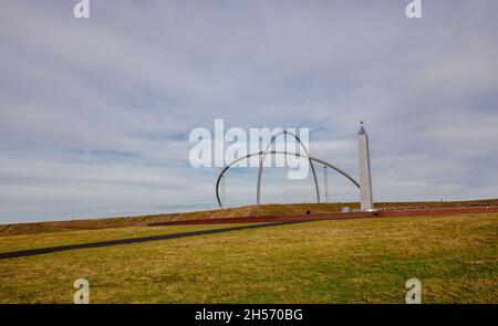 Paysage de Halde Hoheward avec l'observatoire Horizon et l'obélisque solaire dans la région de la Ruhr Banque D'Images