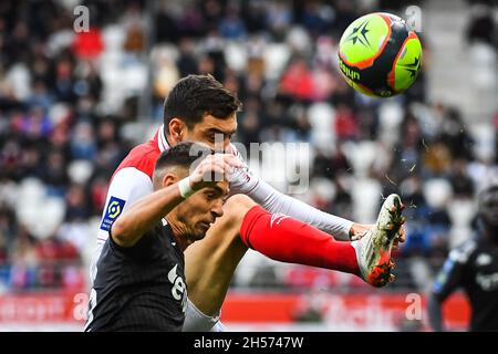 Krepin DIATTA de Monaco et Mathieu CAFARO de Reims lors du championnat français Ligue 1 de football match entre Stade de Reims et AS Monaco le 7 novembre 2021 au stade Auguste Delaune de Reims, France - photo: Matthieu Mirville/DPPI/LiveMedia Banque D'Images