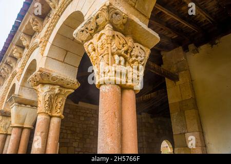 Atrium de l'église Nuestra Señora de la Almudena.Duraton, province de Segovia, Castilla Leon, Espagne. Banque D'Images