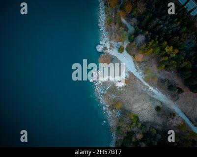 une vue fantastique sur le lac molveno, dans le trentin Banque D'Images