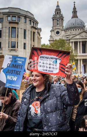 Contre le capitalisme, manifestation de la Journée mondiale d’action pour la justice climatique, Londres, Royaume-Uni.6 novembre 2021 Banque D'Images