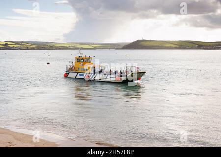 Padstow to Rock Black Tor II Passenger Ferry en novembre 2021 traversant l'estuaire de la rivière Camel Banque D'Images