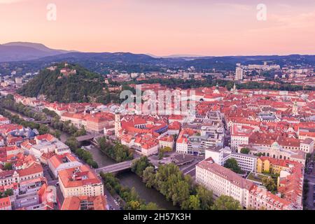 Graz Cityscape en Autriche.Graz est la capitale de la province de Styrie, dans le sud de l'Autriche.Au cœur de la Hauptplatz, la vieille ville médiévale Banque D'Images