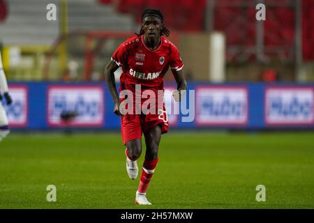 ANTWERPEN, BELGIQUE - NOVEMBRE 7 : Pierre Dwomoh du Royal Antwerp FC lors du match Jupiler Pro League entre le Royal Antwerp FC et Anderlecht à Bosuilstadion le 7 novembre 2021 à Antwerpen, Belgique (photo de Jeroen Meuwsen/Orange Pictures) Banque D'Images